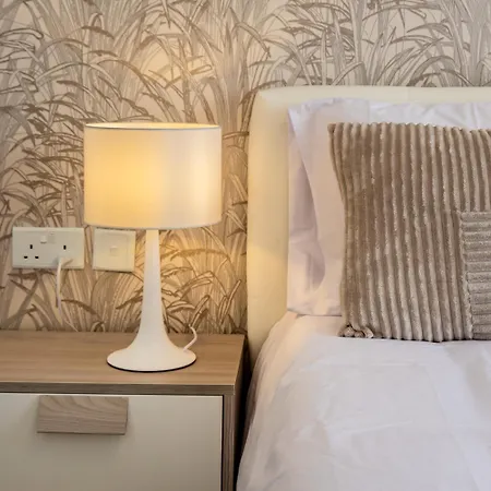 Modern Marvel With Views Appartement